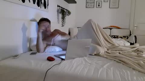 Snapshot of apollobest77 chatting on 10/29/25, 05:36 apollobest77 online show from 10/29/25, 05:36