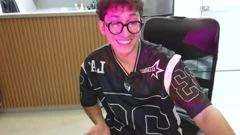 Apolo 137 online show from 04/14/26, 02:17