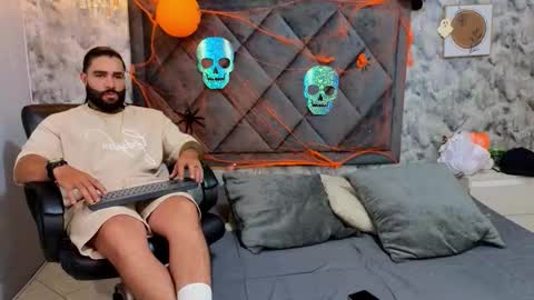 Apolo online show from 10/16/25, 09:05