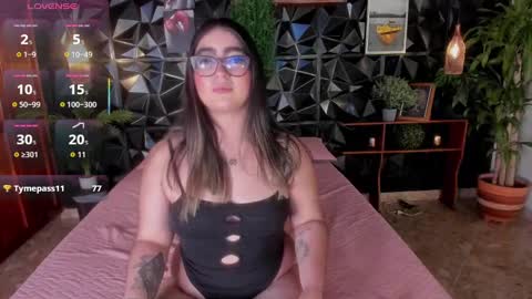 Snapshot of appril_foxx chatting on 10/06/25, 05:43 apprilfoxx online show from 10/06/25, 05:43