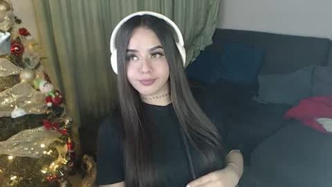 Abril Freelance Model online show from 11/11/25, 08:25