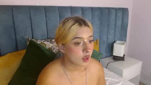 Snapshot of april__bunny chatting on 01/03/25, 06:14 April Bunny online show from 01/03/25, 06:14