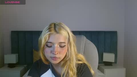 Snapshot of april__bunny chatting on 01/24/25, 08:11 April Bunny online show from 01/24/25, 08:11