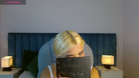 Snapshot of april__bunny chatting on 03/01/25, 04:33 April Bunny online show from 03/01/25, 04:33