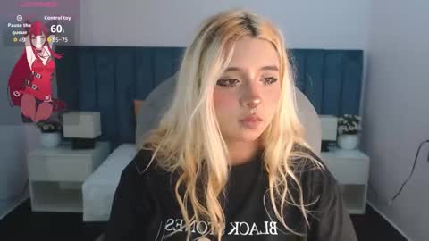 Snapshot of april__bunny chatting on 11/19/25, 08:31 April Bunny online show from 11/19/25, 08:31