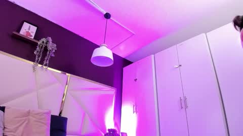 Snapshot of april_bowie chatting on 02/05/26, 11:59 April online show from 02/05/26, 11:59