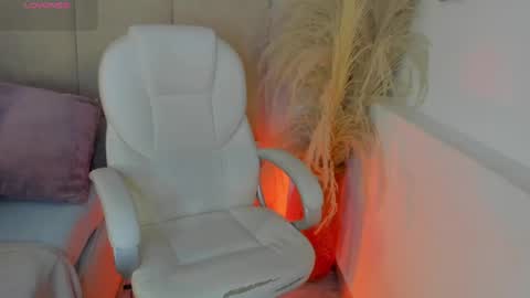 Snapshot of april_ebony18_ chatting on 05/28/26, 10:34 April online show from 05/28/26, 10:34