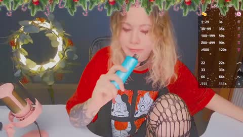 Snapshot of april_hentaigirl chatting on 12/29/24, 04:40    my special content  online show from 12/29/24, 04:40