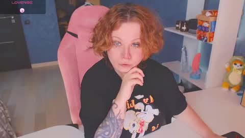 Snapshot of april_hentaigirl chatting on 10/19/25, 07:53    my special content  online show from 10/19/25, 07:53
