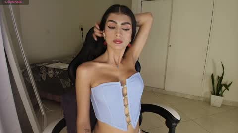 Snapshot of april_scarlett chatting on 04/21/26, 01:42 Scarlett Independent Model online show from 04/21/26, 01:42