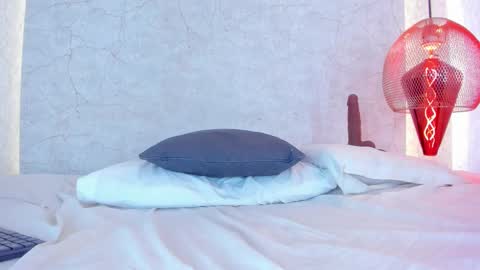 Snapshot of aprilalen chatting on 02/13/25, 10:02 April online show from 02/13/25, 10:02