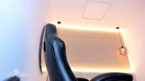 Snapshot of aprilalen chatting on 11/04/25, 06:34 April online show from 11/04/25, 06:34