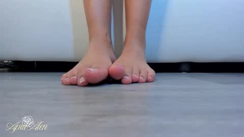 Snapshot of aprilalen chatting on 11/29/25, 06:27 April online show from 11/29/25, 06:27