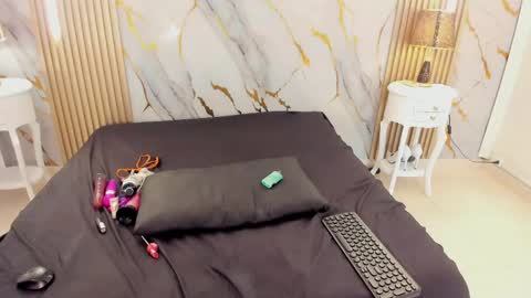 aprillross online show from 04/01/26, 01:41