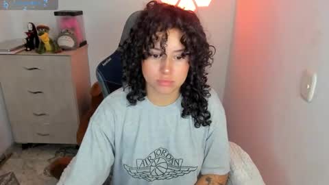 Snapshot of aqua_emilly chatting on 10/18/25, 10:43 aqua emilly online show from 10/18/25, 10:43