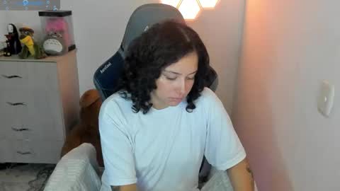 Snapshot of aqua_emilly chatting on 10/21/25, 11:16 aqua emilly online show from 10/21/25, 11:16