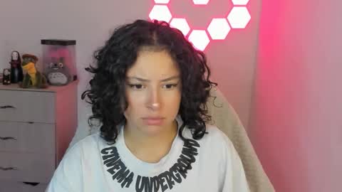 Snapshot of aqua_emilly chatting on 11/05/25, 11:05 aqua emilly online show from 11/05/25, 11:05