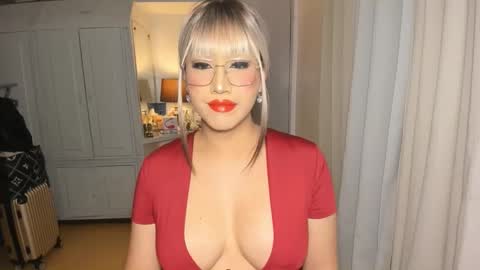 Snapshot of aqueenofcumxx chatting on 11/23/25, 08:25 Alicia online show from 11/23/25, 08:25