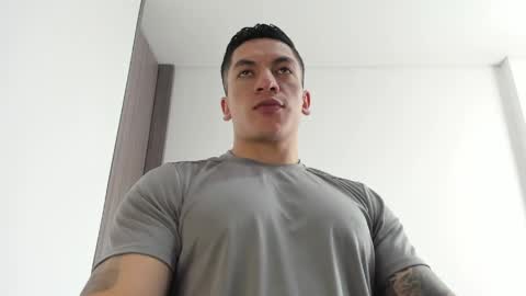 Snapshot of aquiles_51 chatting on 04/29/26, 06:03 Jonathan online show from 04/29/26, 06:03