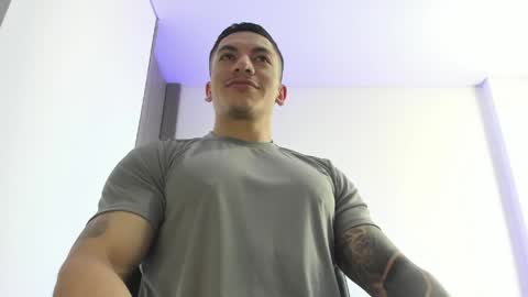 Snapshot of aquiles_51 chatting on 05/06/26, 05:51 Jonathan online show from 05/06/26, 05:51