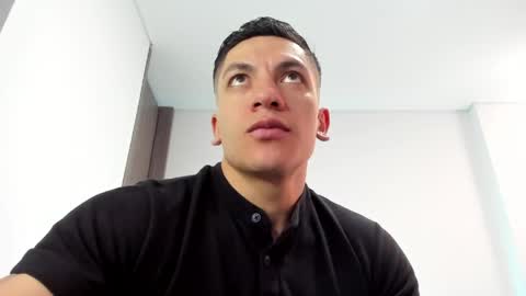 Snapshot of aquiles_51 chatting on 05/29/26, 06:06 Jonathan online show from 05/29/26, 06:06