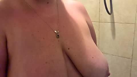 Snapshot of ar13s_r33 chatting on 06/18/26, 05:30 Ar13s R33 online show from 06/18/26, 05:30