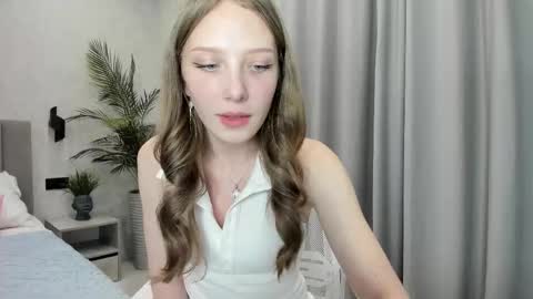 Lina online show from 09/17/25, 09:11