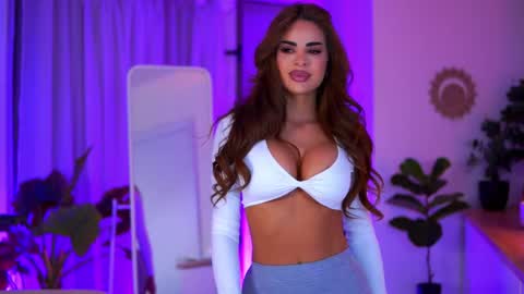 IsaBella online show from 04/10/26, 08:13