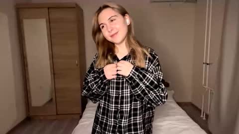 Emi online show from 12/03/25, 03:54