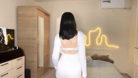 Emi online show from 03/25/26, 04:02