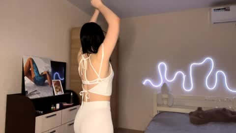 Emi online show from 03/31/26, 03:56