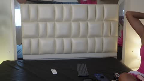 Snapshot of aradia_01 chatting on 01/25/25, 03:09 online show from 01/25/25, 03:09