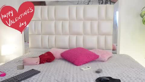 Snapshot of aradia_01 chatting on 02/14/25, 05:30 online show from 02/14/25, 05:30