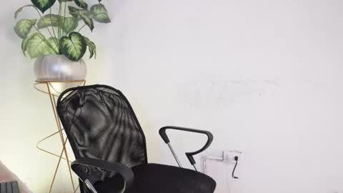 Snapshot of aradia_01 chatting on 02/27/25, 07:44 online show from 02/27/25, 07:44