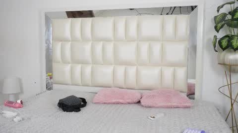 Snapshot of aradia_01 chatting on 09/09/25, 05:40 online show from 09/09/25, 05:40