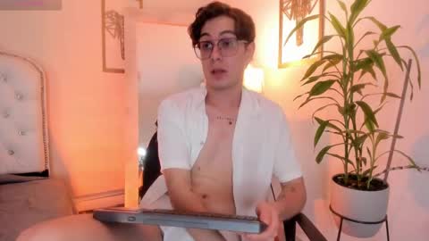 Snapshot of archie_kings_ chatting on 02/06/25, 02:37 Archie online show from 02/06/25, 02:37