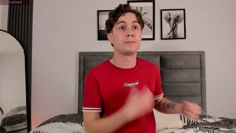 Snapshot of archie_kings_ chatting on 02/18/25, 02:27 Archie online show from 02/18/25, 02:27