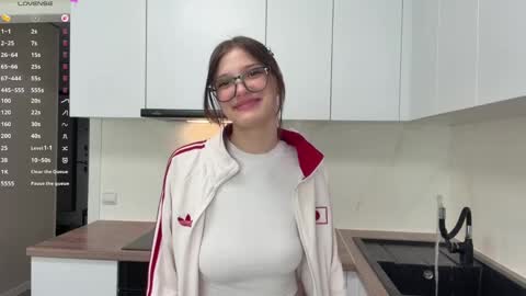 Caroline online show from 04/12/26, 02:00