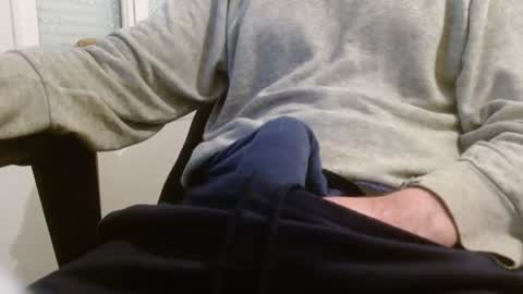 Snapshot of arekusan6 chatting on 12/28/24, 09:42 Arek online show from 12/28/24, 09:42