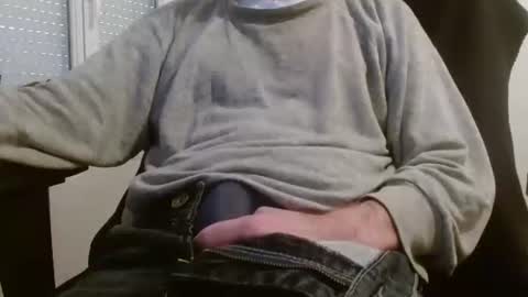 Snapshot of arekusan6 chatting on 01/04/25, 01:53 Arek online show from 01/04/25, 01:53