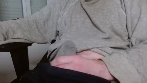 Snapshot of arekusan6 chatting on 01/19/25, 08:07 Arek online show from 01/19/25, 08:07