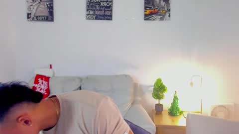 Snapshot of areslevi chatting on 12/21/25, 12:45 ares levi online show from 12/21/25, 12:45