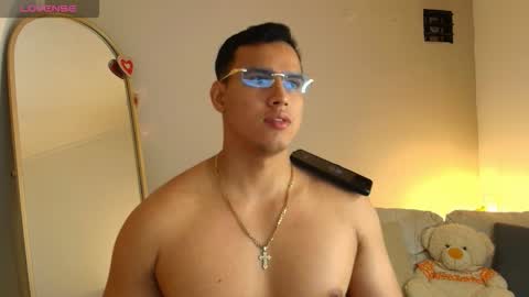 Snapshot of areslevi chatting on 03/30/26, 01:06 ares levi online show from 03/30/26, 01:06