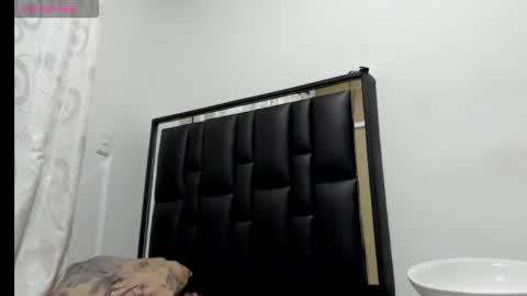 Snapshot of arexblakk chatting on 11/19/25, 02:44 AREXXBLAKK online show from 11/19/25, 02:44