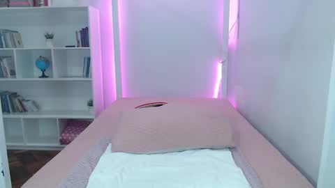 Snapshot of ari_rossee_ chatting on 02/20/25, 04:07 online show from 02/20/25, 04:07