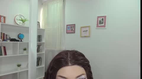 Snapshot of ari_rossee_ chatting on 10/31/25, 06:20 online show from 10/31/25, 06:20