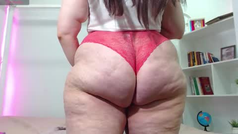 Snapshot of ari_rossee_ chatting on 02/13/26, 08:38 online show from 02/13/26, 08:38