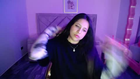 Snapshot of aria_ch1 chatting on 11/11/25, 09:48 Aria online show from 11/11/25, 09:48