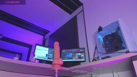 Snapshot of aria_greco chatting on 06/14/26, 02:09 Aria online show from 06/14/26, 02:09