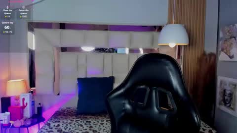 Snapshot of aria_joness_ chatting on 05/04/26, 09:11 Aria Jones online show from 05/04/26, 09:11